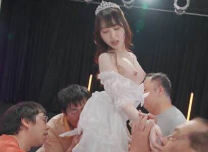 Poster of Nữ ca sĩ trẻ vừa giỏi hát còn vừa giỏi làm tình với fan hâm mộ